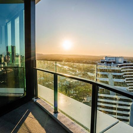 2 Bedroom Luxurious Family Apartment Next To Pacific Fair - Broadbeach Gold Coast Gc22 Dış mekan fotoğraf