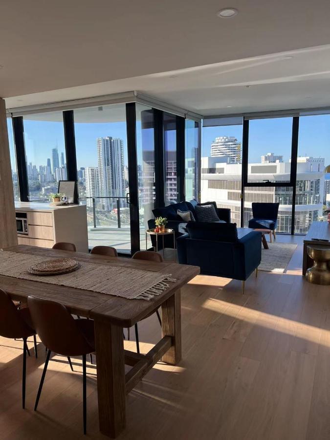 2 Bedroom Luxurious Family Apartment Next To Pacific Fair - Broadbeach Gold Coast Gc22 Dış mekan fotoğraf