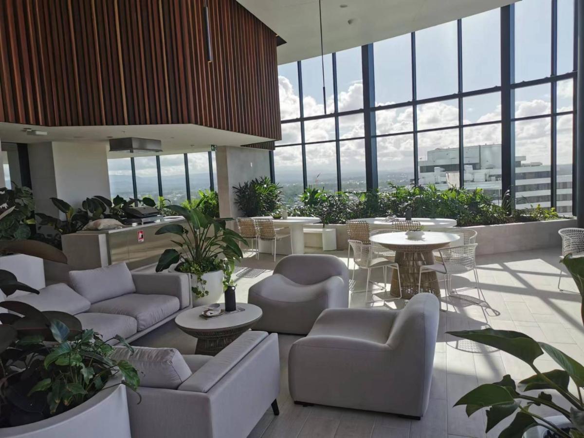 2 Bedroom Luxurious Family Apartment Next To Pacific Fair - Broadbeach Gold Coast Gc22 Dış mekan fotoğraf