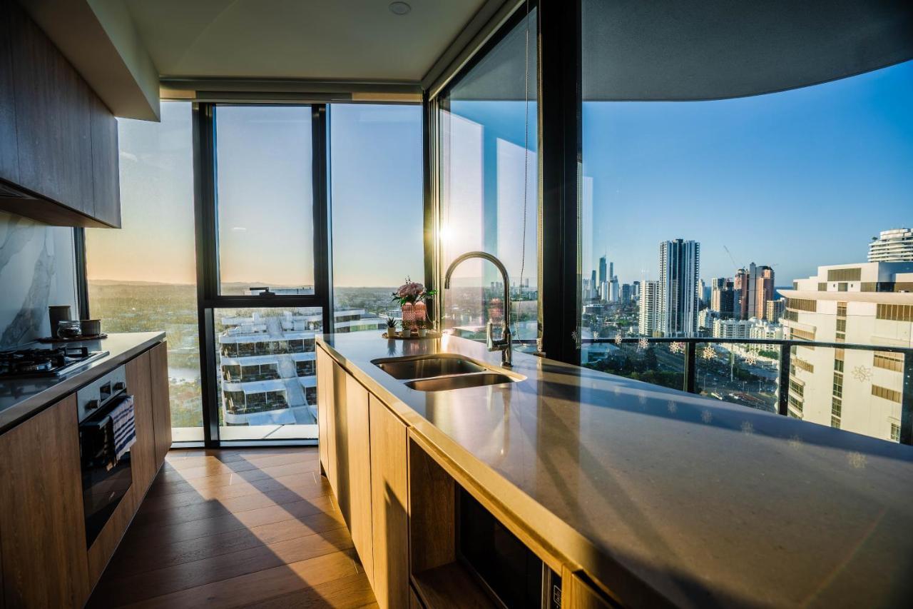 2 Bedroom Luxurious Family Apartment Next To Pacific Fair - Broadbeach Gold Coast Gc22 Dış mekan fotoğraf