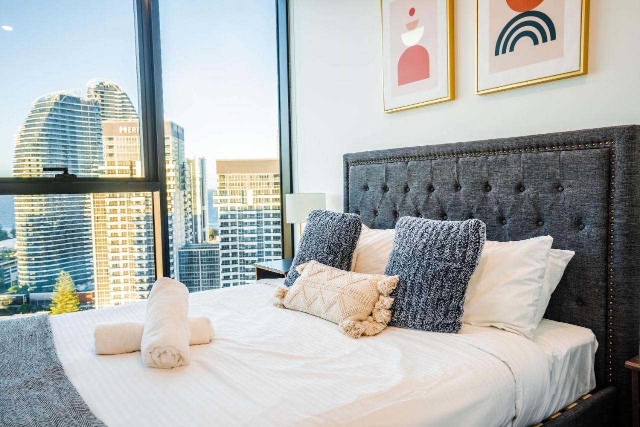 2 Bedroom Luxurious Family Apartment Next To Pacific Fair - Broadbeach Gold Coast Gc22 Dış mekan fotoğraf